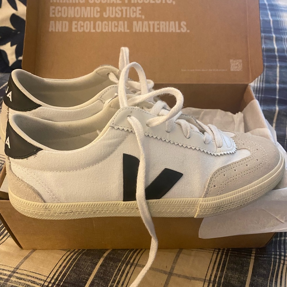 Slightly worn white canvas Vejas with black accents